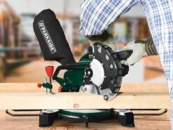 Parkside Afkortzaag En Verstekzaag 1500W - Toerental: 0 - 5000 Tpm - Verstekhoek: -45 - 45° - Traploos Kantelbare Zaagkop - Eenvoudig Te Bevestigen Stofzak - Laser Voor Verhoogde Snijprecisie - 25 Parkside Afkortzaag En Verstekzaag 1500W - Toerental: 0 - 5000 Tpm - Verstekhoek: -45 - 45° - Traploos Kantelbare Zaagkop - Eenvoudig Te Bevestigen Stofzak - Laser Voor Verhoogde Snijprecisie - -Makita || Merkloos || Stanley Verkoopwinkel 1200x900 230