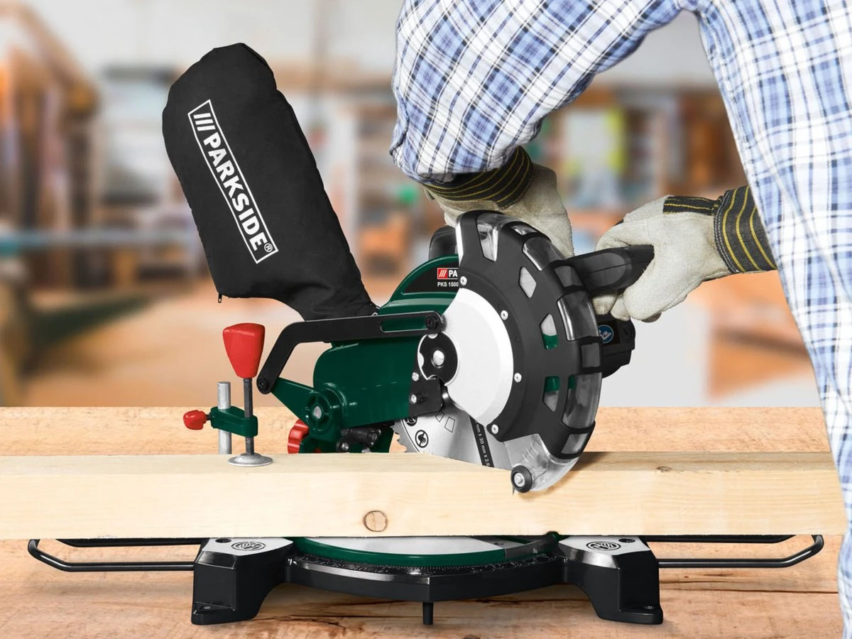 Parkside Afkortzaag En Verstekzaag 1500W - Toerental: 0 - 5000 Tpm - Verstekhoek: -45 - 45° - Traploos Kantelbare Zaagkop - Eenvoudig Te Bevestigen Stofzak - Laser Voor Verhoogde Snijprecisie - 9 Parkside Afkortzaag En Verstekzaag 1500W - Toerental: 0 - 5000 Tpm - Verstekhoek: -45 - 45° - Traploos Kantelbare Zaagkop - Eenvoudig Te Bevestigen Stofzak - Laser Voor Verhoogde Snijprecisie - - Afbeelding 9