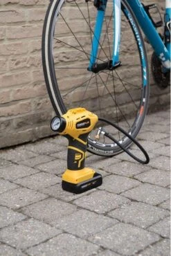 Powerplus POWX1700 Accu Compressor - Luchtcompressor - 18V - 8 Bar - Incl. 1 X 1,5Ah Accu, Lader, Koffer En Accessoires 21 Powerplus POWX1700 Accu Compressor - Luchtcompressor - 18V - 8 Bar - Incl. 1 X 1,5Ah Accu, Lader, Koffer En Accessoires -Makita || Merkloos || Stanley Verkoopwinkel 801x1200 8