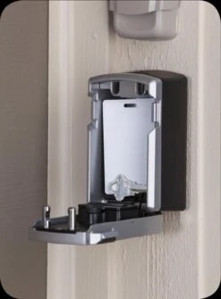 MasterLock Select Access Smart® Bluetooth Sleutelkluis - Centraal Opbergen Van Sleutels - 5441EURD -Makita || Merkloos || Stanley Verkoopwinkel 885x1200 3