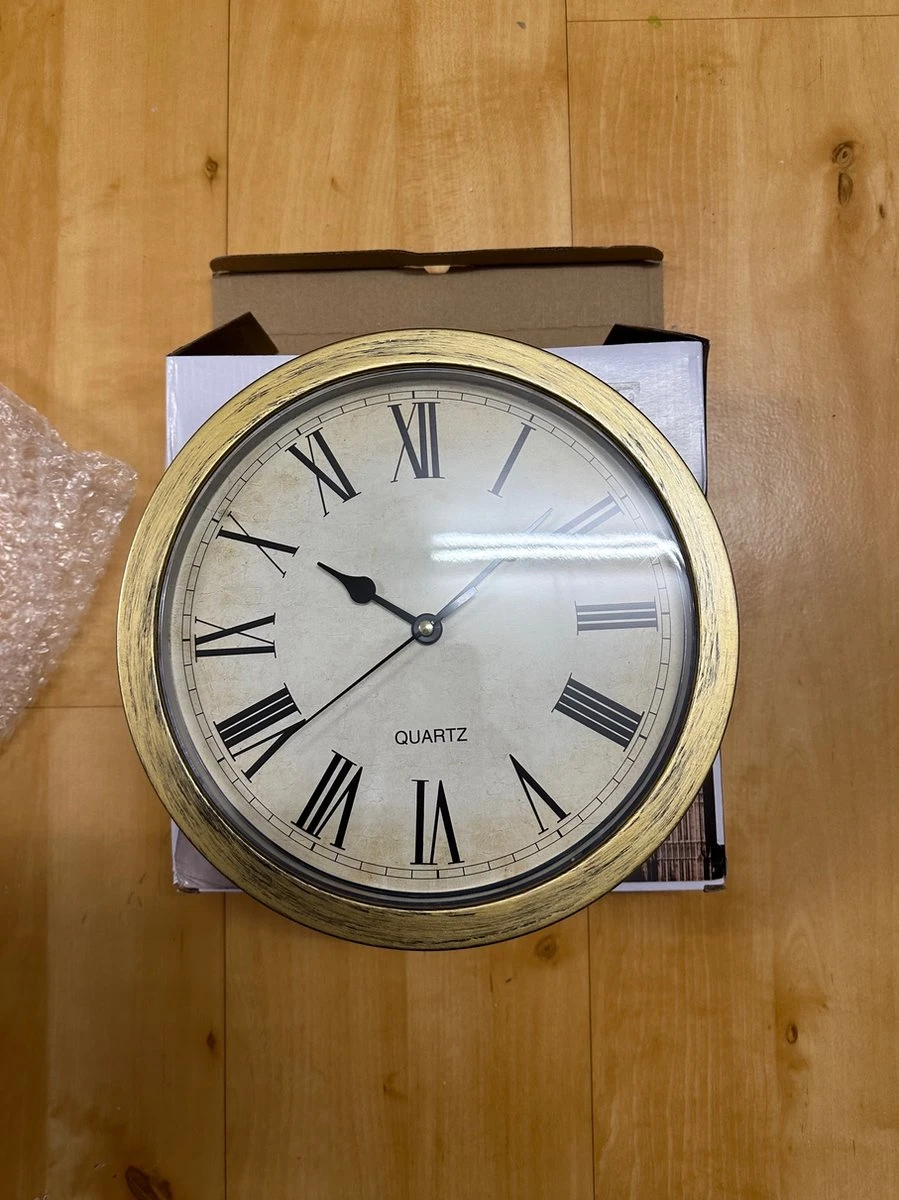 Geheime Kluis In Klok Goudkleurig - Klokkluis - Safe Wall Clock 1 Geheime Kluis In Klok Goudkleurig - Klokkluis - Safe Wall Clock