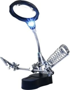 Benson Derde Handje Met LED Vergrootglas - Soldeerbout Houder -Makita || Merkloos || Stanley Verkoopwinkel 938x1200 3